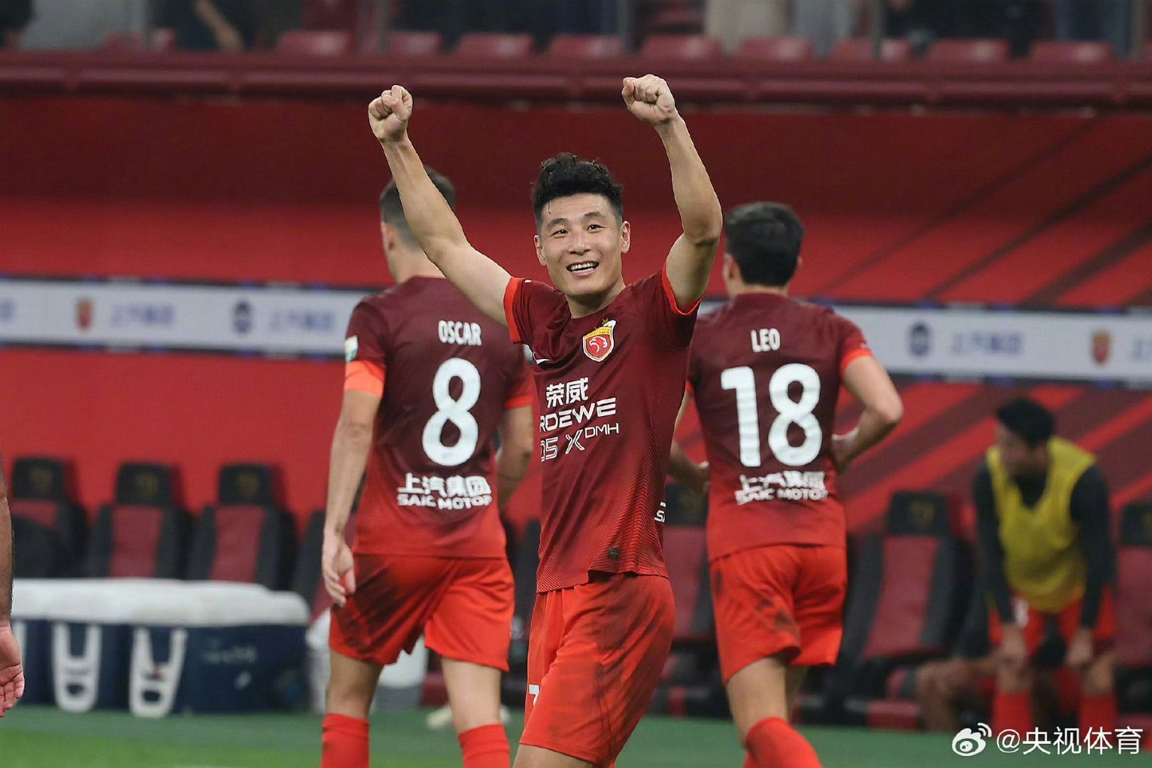 关于热刺重伤倒地，武磊全队围拢祈祷，场面感人的信息