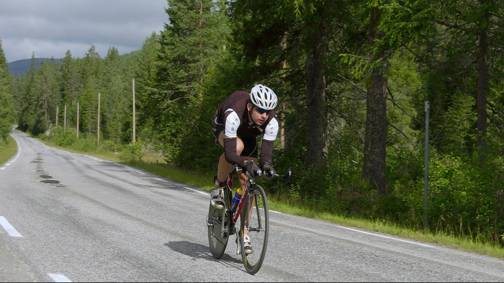 温网最新形势：丹佛掘金高居榜首，曼城强势追赶，冠军归属成迷