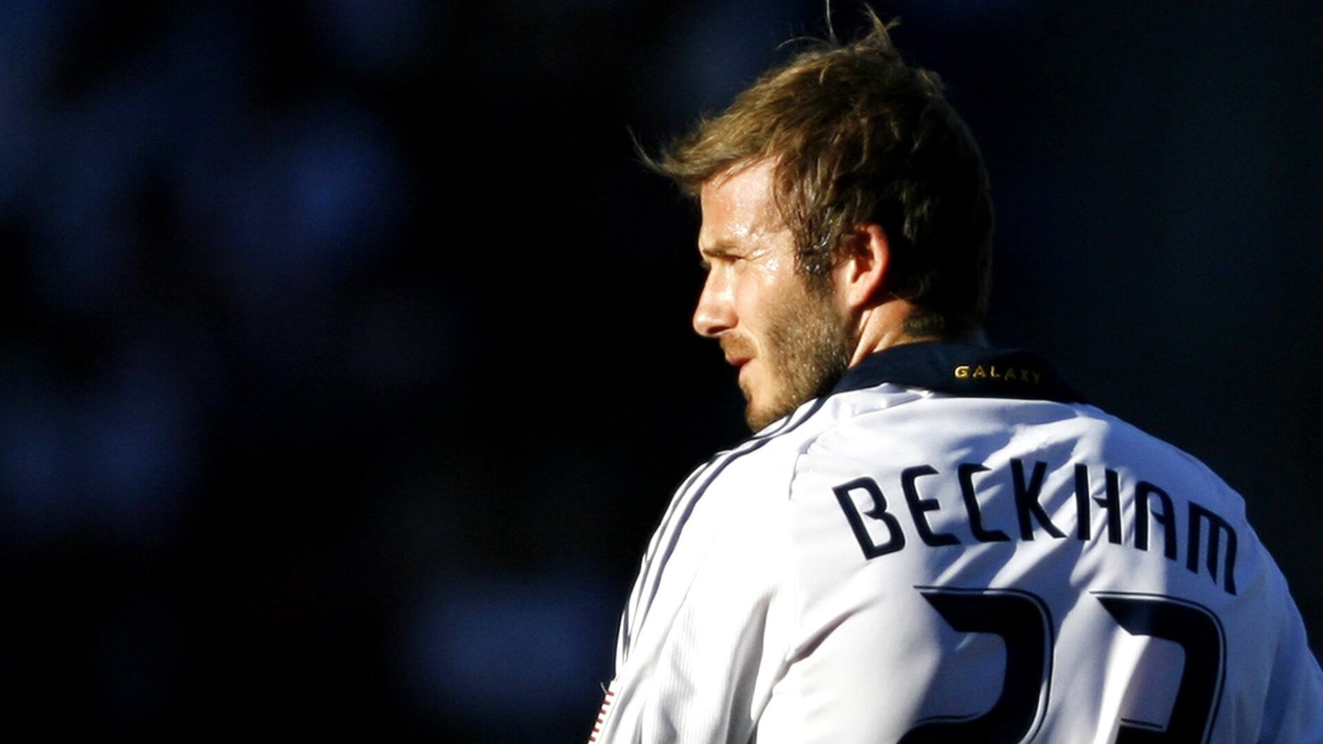 温网最新形势：丹佛掘金高居榜首，曼城强势追赶，冠军归属成迷